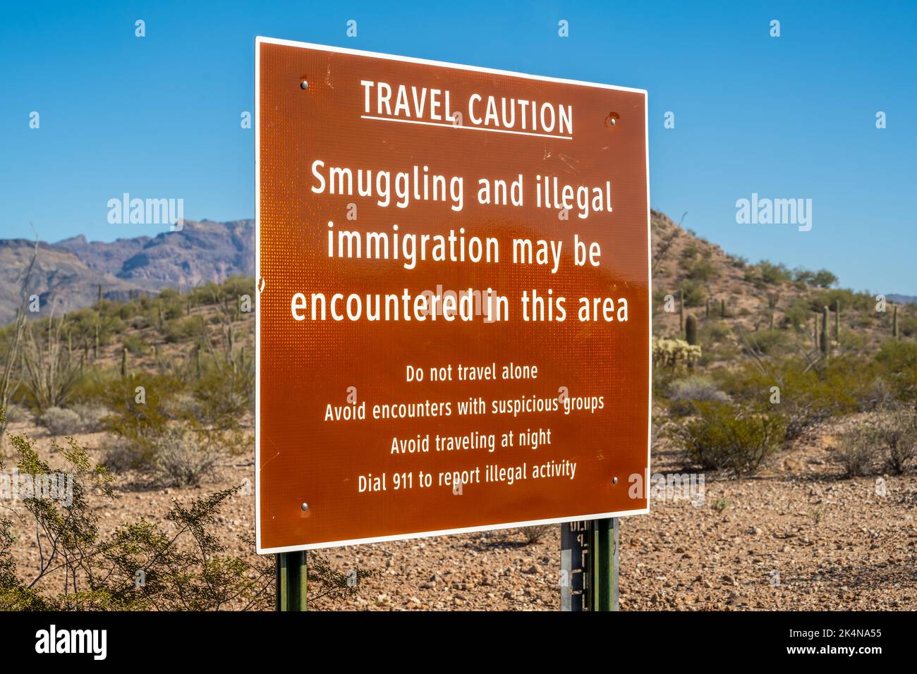 Un cartello di avvertimento per i viaggiatori a Organ Pipe NM, Arizona Foto Stock
