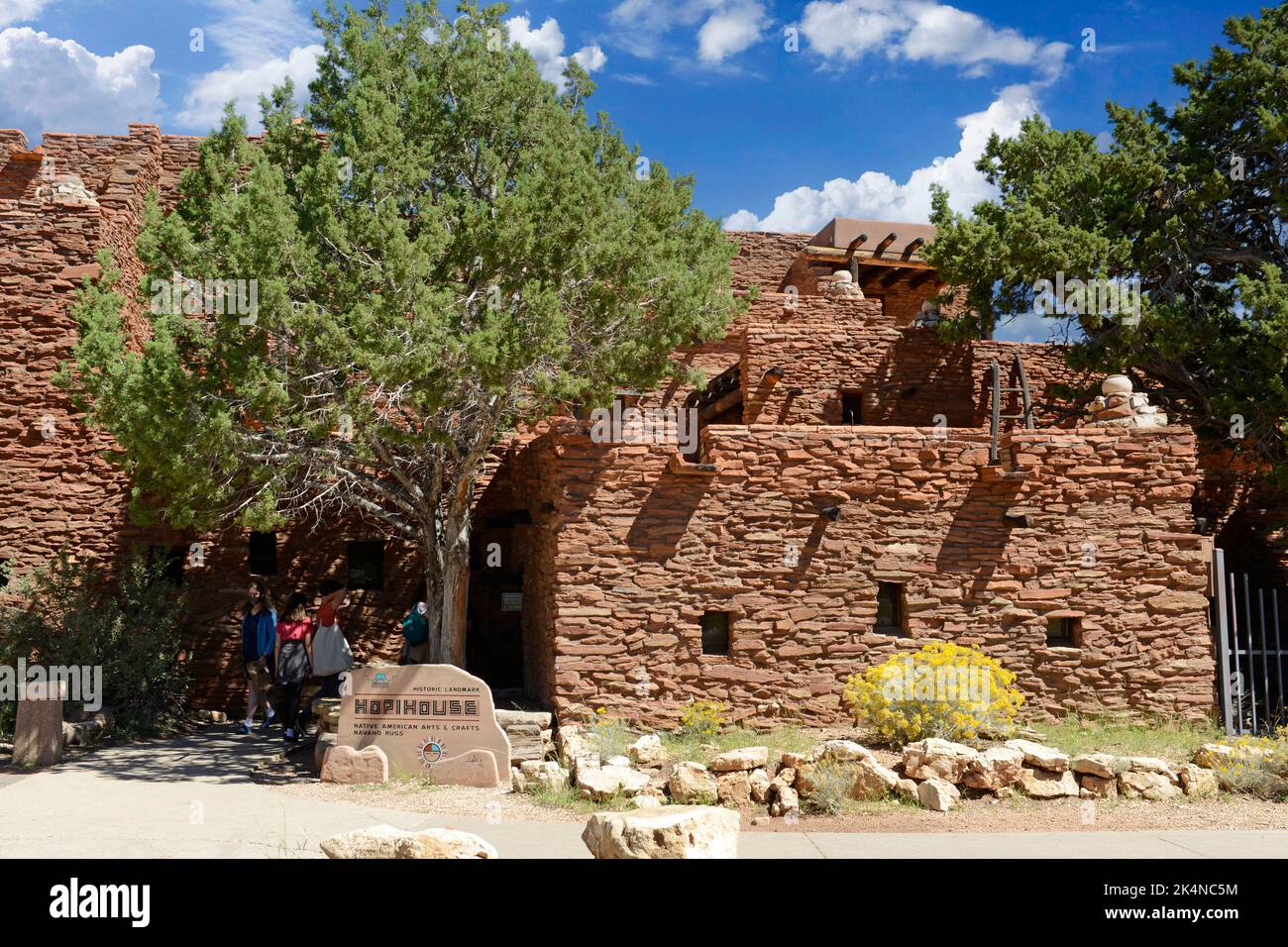 Edificio in stile Hopi con artigianato locale al Grand Canyon in Arizona Foto Stock