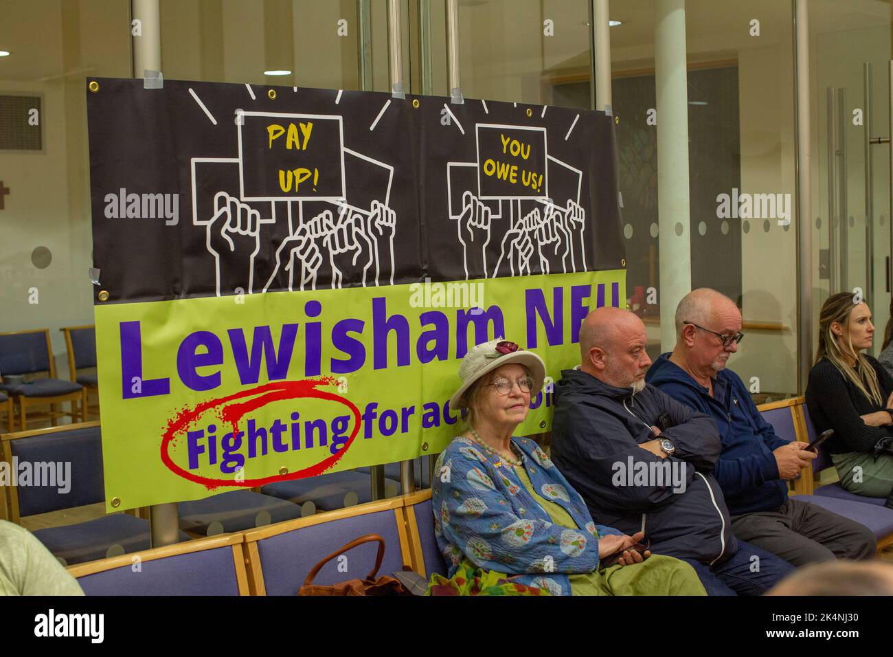 Londra, Regno Unito. Settembre 29 2022 riunione pubblica di .Lewisham gli operai di formazione hanno bisogno di un aumento di paga alla chiesa metodista di Forest Hill, Londra, Inghilterra. Foto Horst A. F. Foto Stock