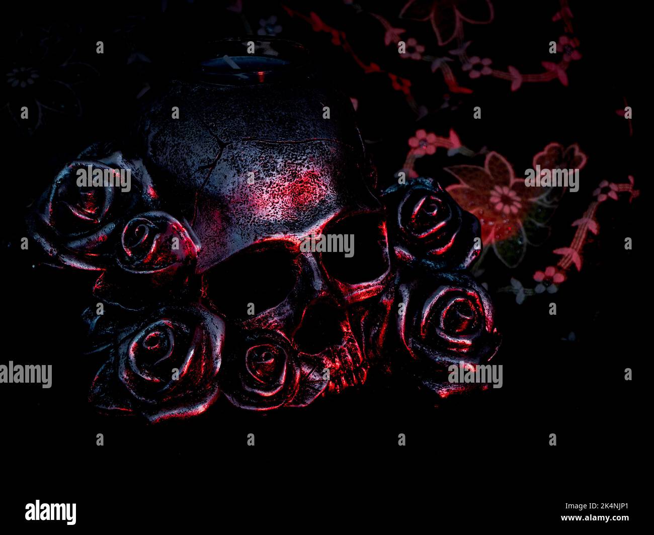Cranio di Halloween con disegno della Rosa Foto Stock