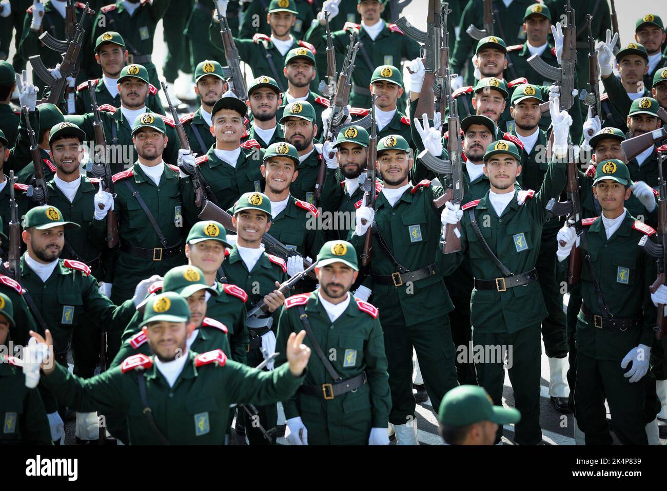 Teheran, Teheran, Iran. 3rd Ott 2022. Un'immagine resa disponibile dall'ufficio del leader supremo iraniano mostra, una visione della polizia e dell'accademia militare durante una cerimonia di laurea con la presenza del leader supremo iraniano Ayatollha ALI KHAMENEI, a Teheran, in Iran, il 03 ottobre 2022. Secondo il sito ufficiale del leader supremo Khamenei è favorevole alla morte di Mahsa Amini, tuttavia condanna le proteste come ''˜rivolte'' e accusa anche Stati Uniti e Israele per aver pianificato le proteste all'interno del paese. (Credit Image: © Iranian Supreme leader'S Office via ZUMA Press Wire) Foto Stock