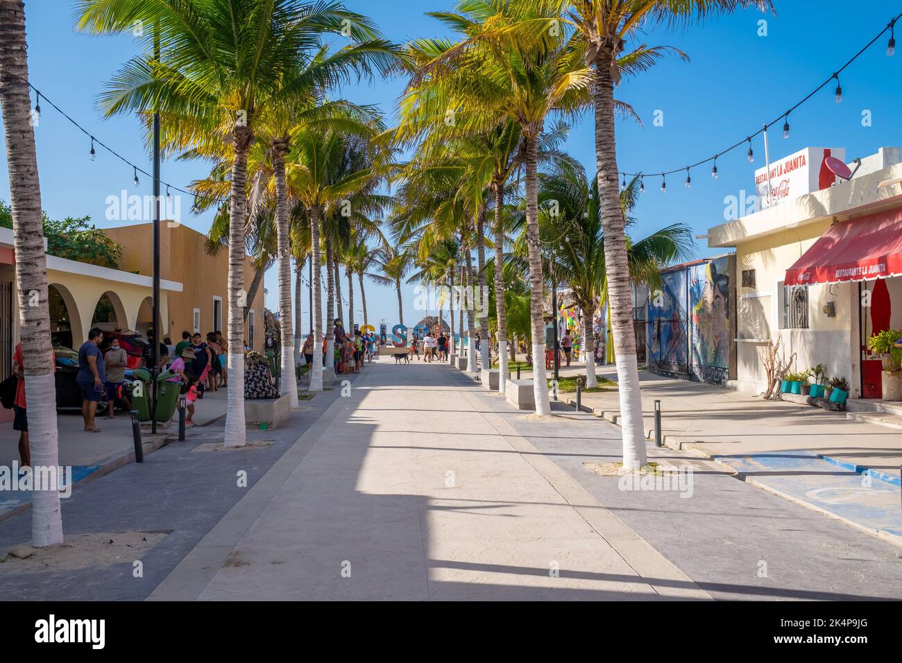 La bella città balneare di Sisal vicino a Merida in una giornata di sole estate Foto Stock
