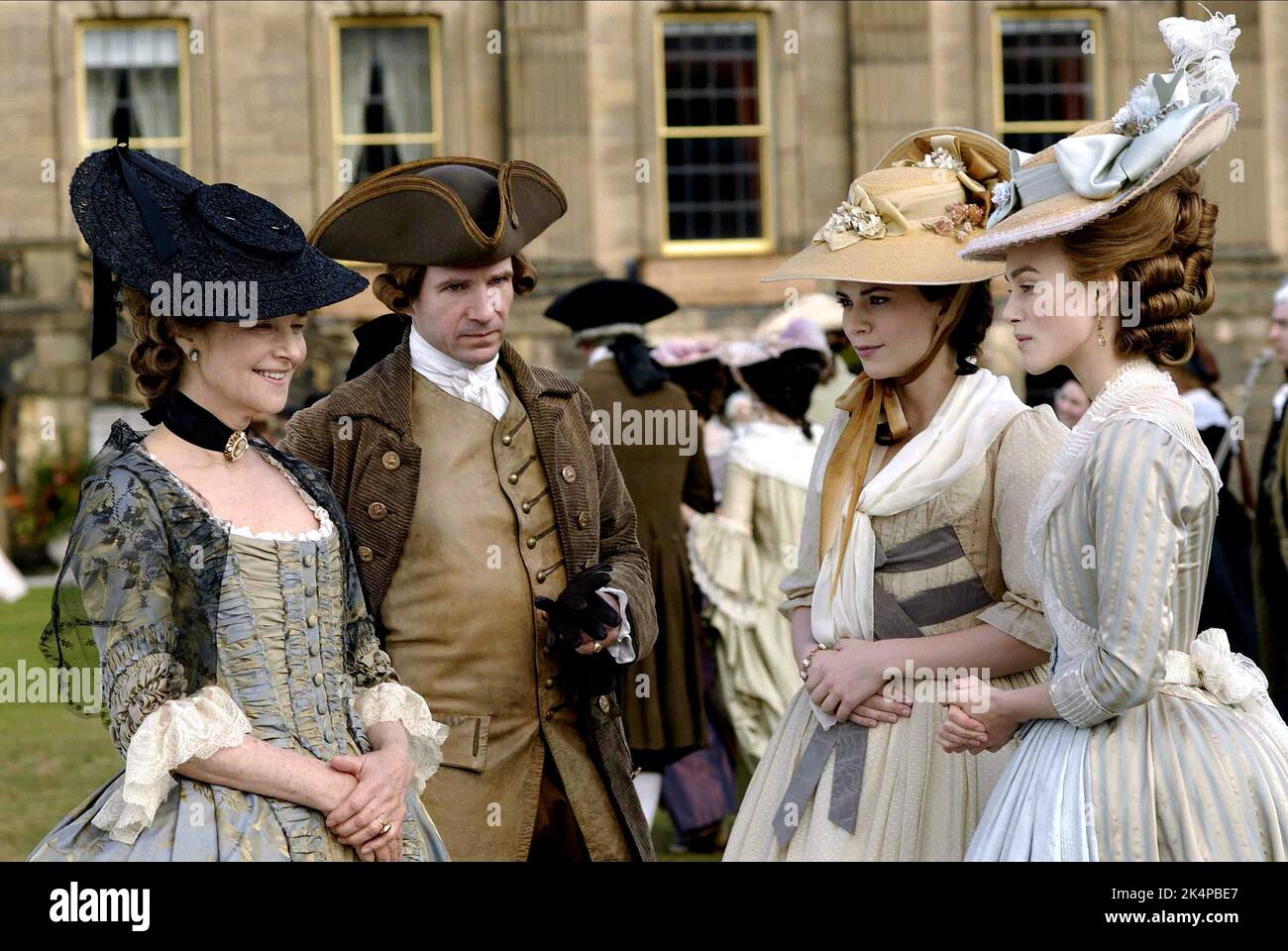 CHARLOTTE RAMPLING, Ralph Fiennes, HAYLEY ATWELL, Keira Knightley, la Duchessa, 2008 Foto Stock