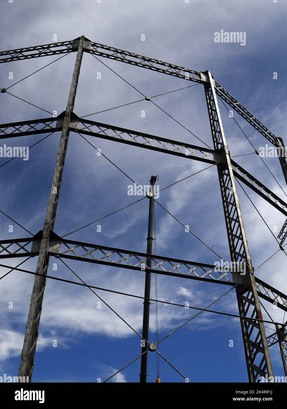 CW 9072 smantellamento degli impianti a gas a Keighley Giugno 2022 no 2 durante l'estate del 2022 i vecchi detentori di gas al largo di Airedale Road a Keighley a West York Foto Stock