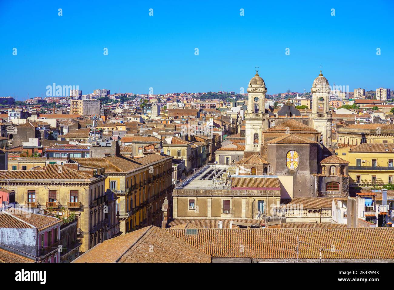 Bellissimo paesaggio urbano sulla città di Catania in Sicilia Foto Stock