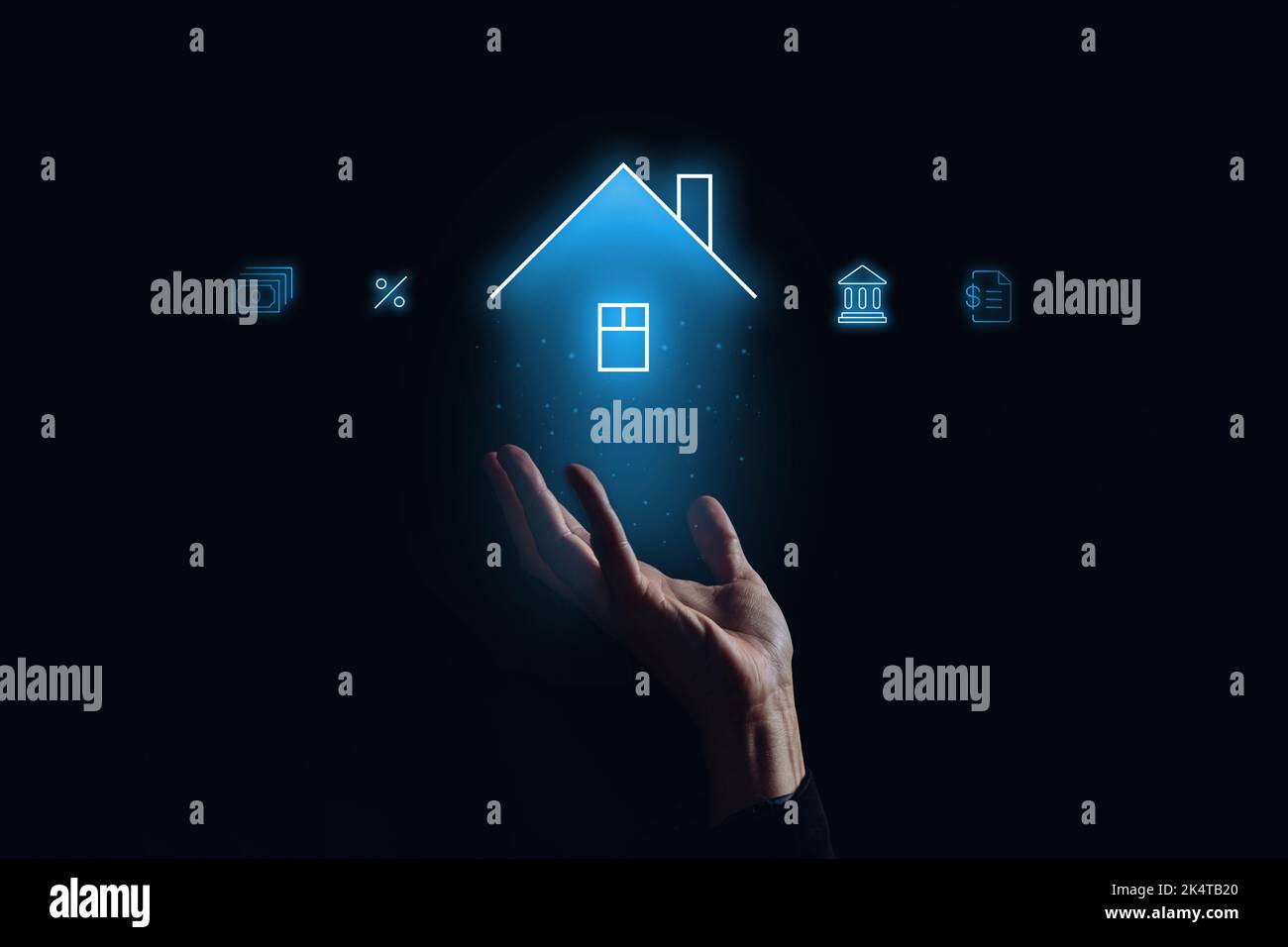 Ipoteca e acquisto di immobili. Icone finanziarie e ologramma a portata di mano. Foto Stock