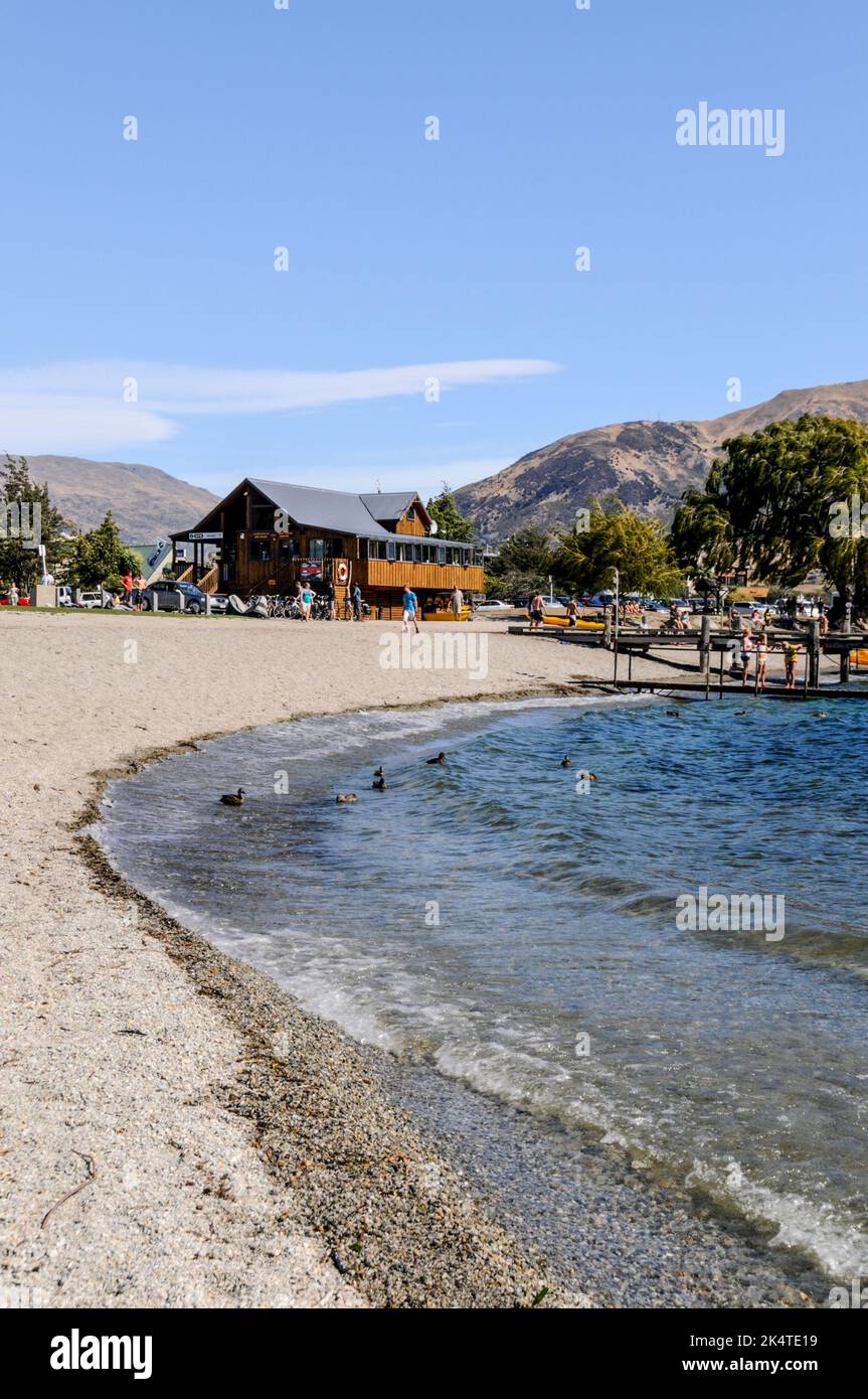 Wanaka è una piccola località turistica estiva e invernale nella regione di Otago, a South Island, in Nuova Zelanda. Wanaka si trova sulla riva del lago Wanak Foto Stock