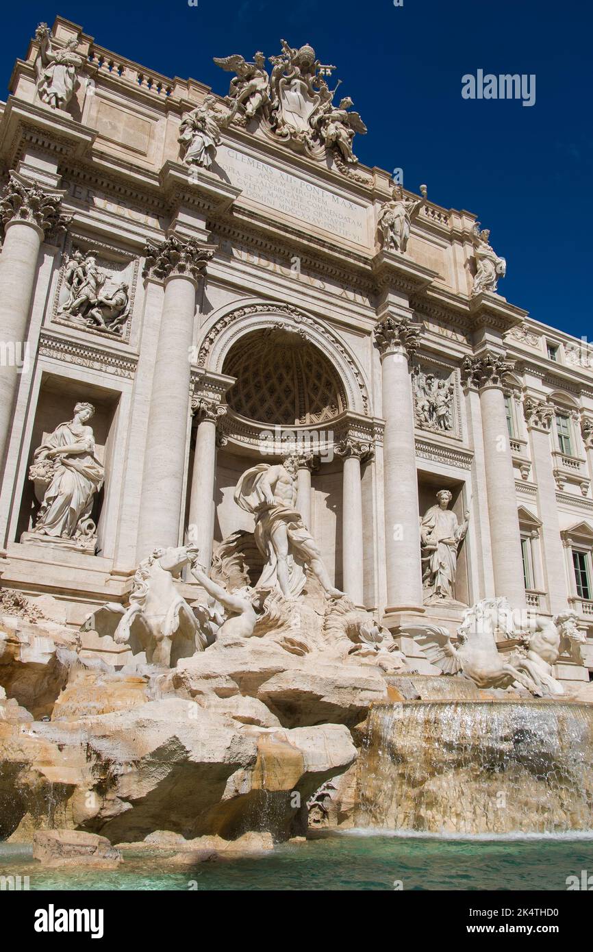 Vista sulla Fontana di Trevi a Roma, una delle fontane più famose al mondo, Italia, Europa Foto Stock