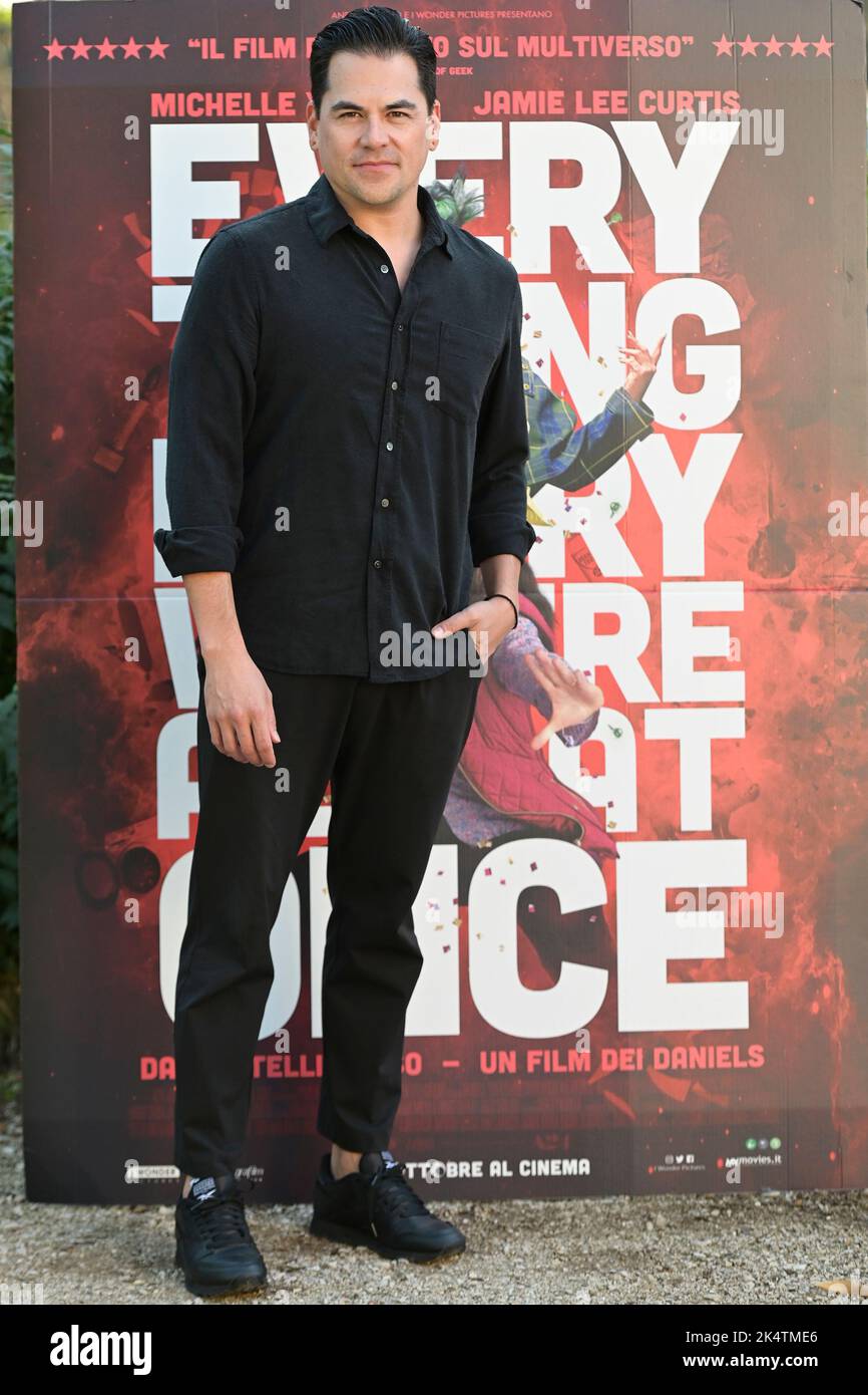Roma, Italia. 04th Ott 2022. Jonathan Wang film Producer partecipa alla fotocall del film "tutto ovunque in una volta" a Casa del cinema. Credit: SOPA Images Limited/Alamy Live News Foto Stock