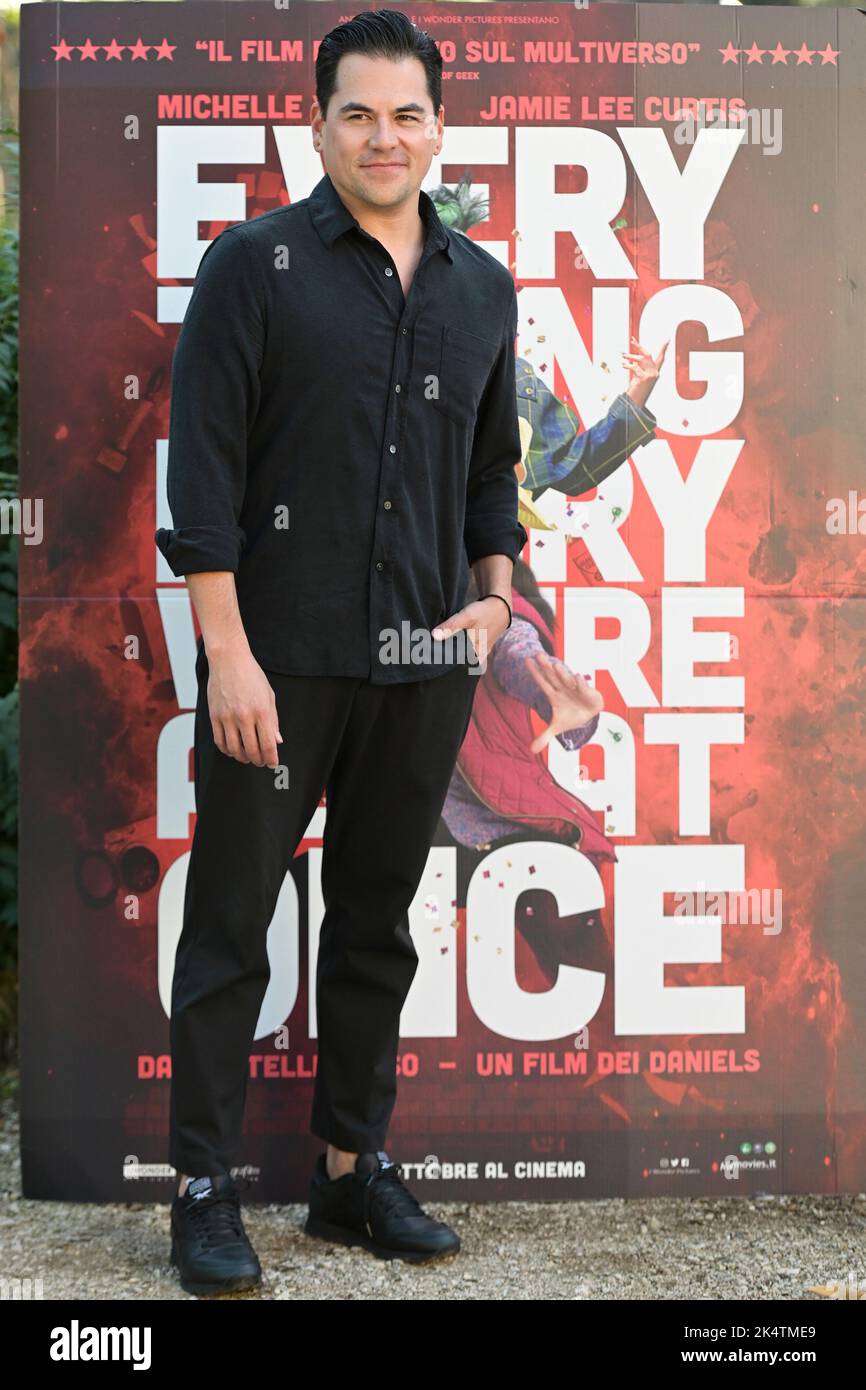 Roma, Italia. 04th Ott 2022. Jonathan Wang film Producer partecipa alla fotocall del film "tutto ovunque in una volta" a Casa del cinema. Credit: SOPA Images Limited/Alamy Live News Foto Stock