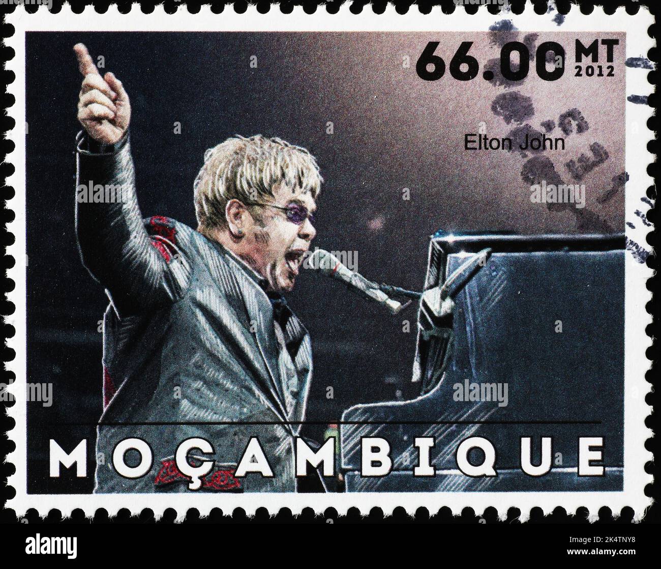 Elton John sul francobollo del Mozambico Foto Stock