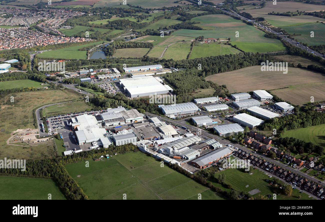Veduta aerea delle proprietà industriali e commerciali nella zona di Waleswood, Galles e Kiveton nel South Yorkshire, a sud-est di Sheffield Foto Stock