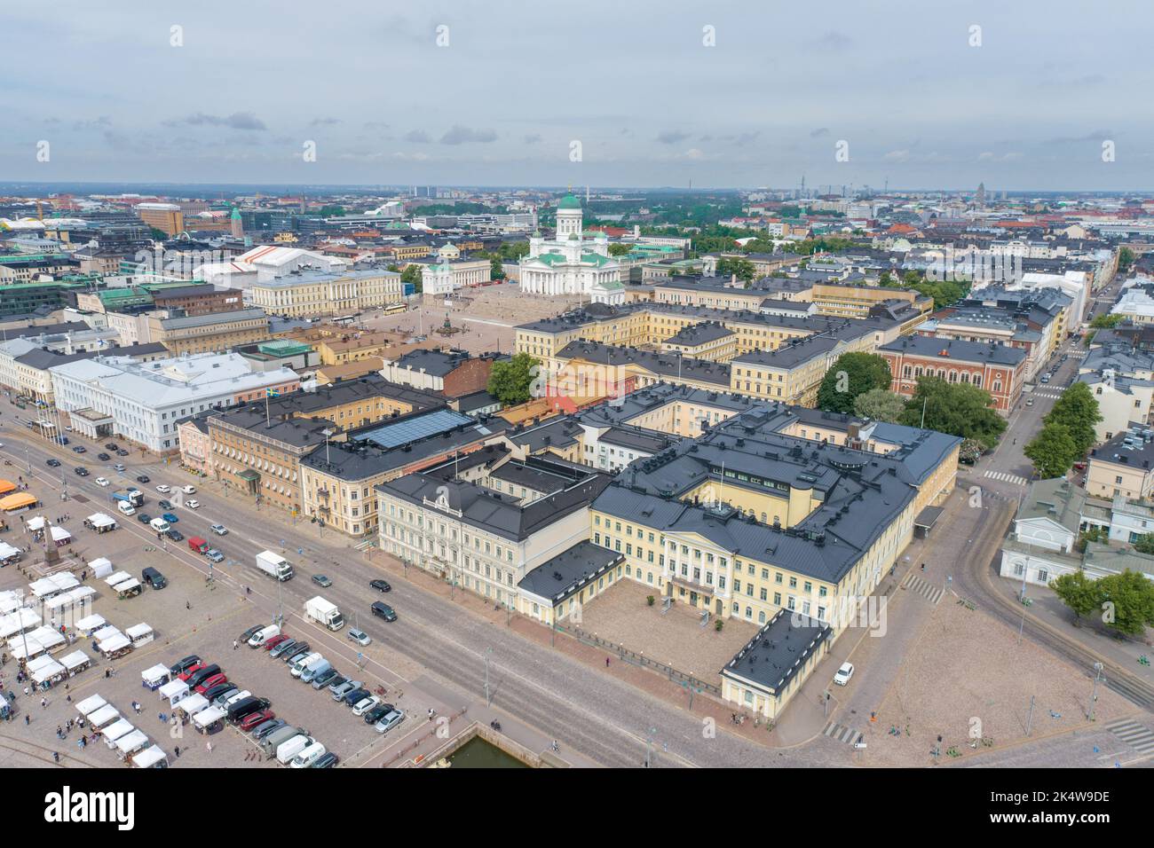 Piazza del mercato di Helsinki e Piazza della Cattedrale sullo sfondo. Finlandia. Foto Stock