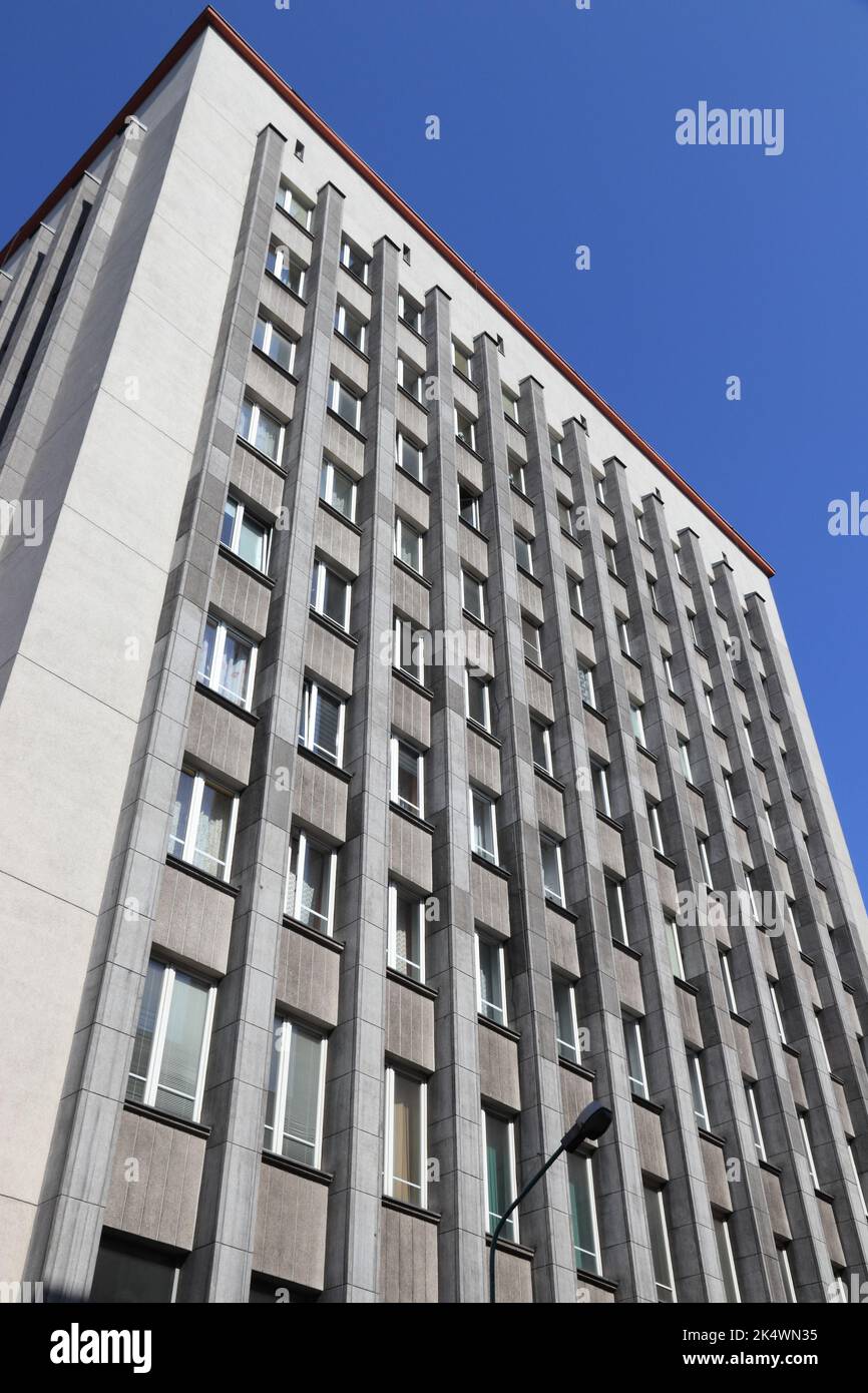CHORZOW, POLONIA - 7 APRILE 2018: Grattacielo monumentale KKO a Chorzow, Polonia. L'edificio residenziale è stato costruito nel 1937. Acciaio e mattoni const Foto Stock