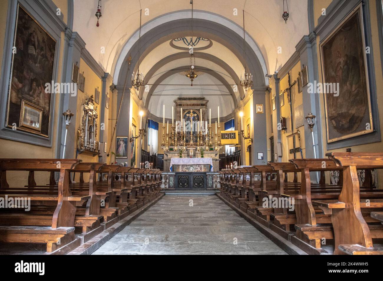 Interno della chiesa di San Bartolomeo a Fiumalbo Foto Stock