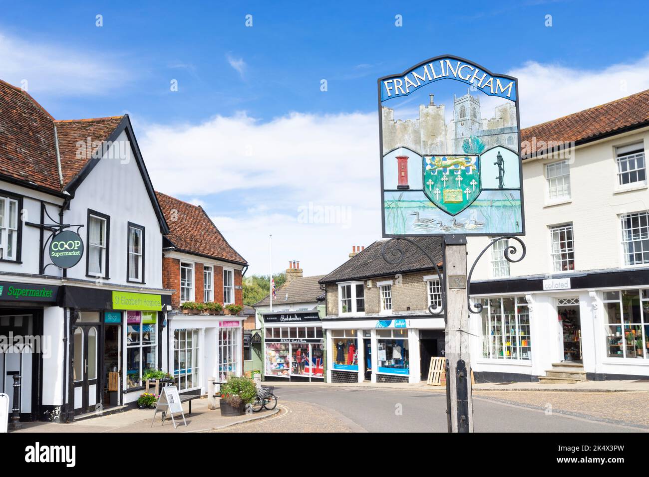 Insegna di Framlingham Town su Market Hill Framlingham Suffolk Inghilterra Regno Unito GB Europa Foto Stock