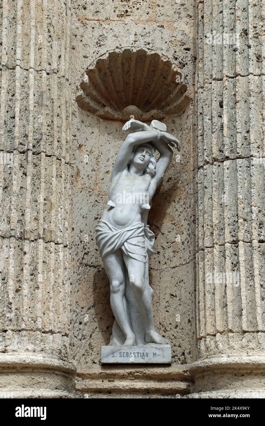 Statua di San Sebastiano sul portale principale della Cattedrale di Cartagena de Indias in Colombia Foto Stock