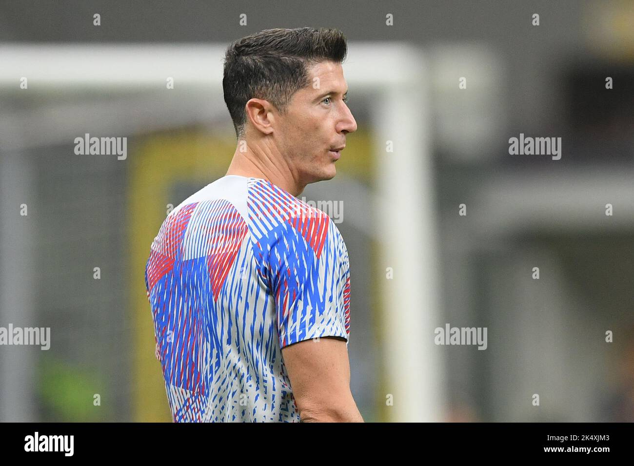 Milano, Italia. 04th Ott 2022. Robert Lewandowski del FC Barcelona si scalda prima della partita della UEFA Champions League Group C tra FC Internazionale e FC Barcelona allo Stadio San Siro, Milano, Italia, il 4 ottobre 2022. Credit: Giuseppe Maffia/Alamy Live News Foto Stock