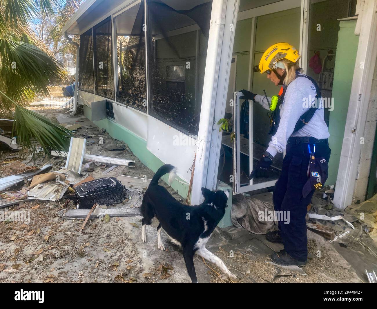 Fort Myers, Florida, (ottobre 3, 2022) - FEMA Urban Search and Rescue Pennsylvania Task Force 1 conduce operazioni di ricerca e salvataggio dopo l'uragano Ian. Foto Stock