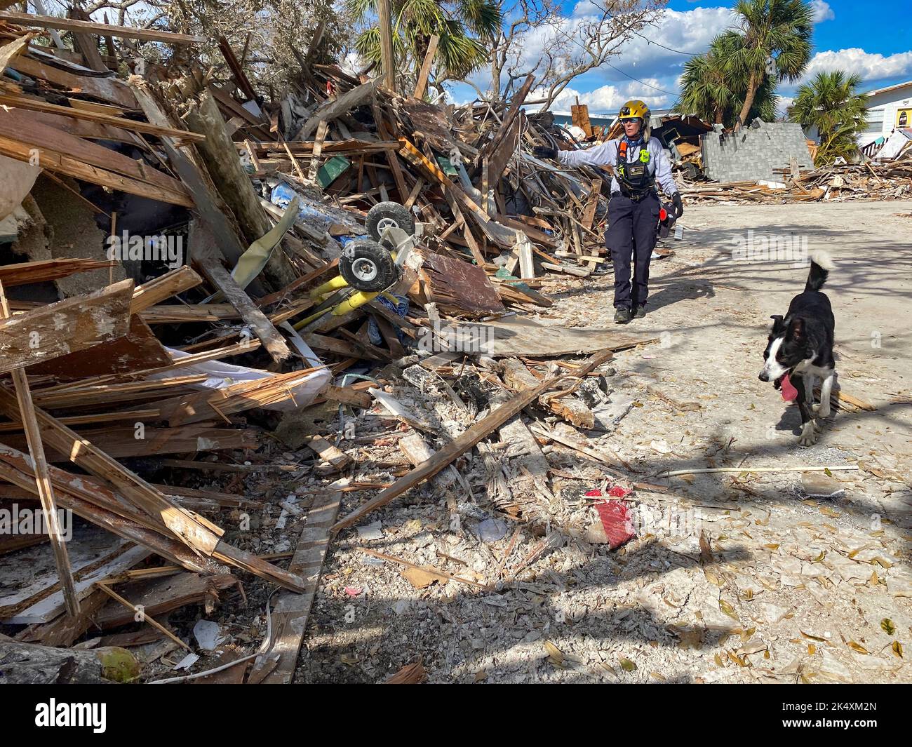 Fort Myers, Florida, (ottobre 3, 2022) - FEMA Urban Search and Rescue Pennsylvania Task Force 1 conduce operazioni di ricerca e salvataggio dopo l'uragano Ian. Foto Stock