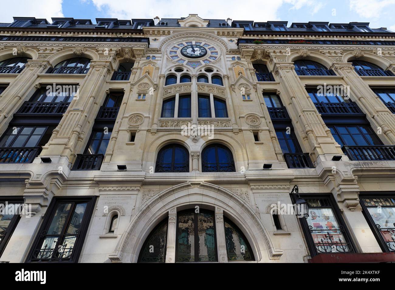 Ai numeri 61 e 63 Rue Reaumur è una facciata sorprendente e impressionante in stile Art Nouveau e neo-gotico.Paris. Francia. Foto Stock