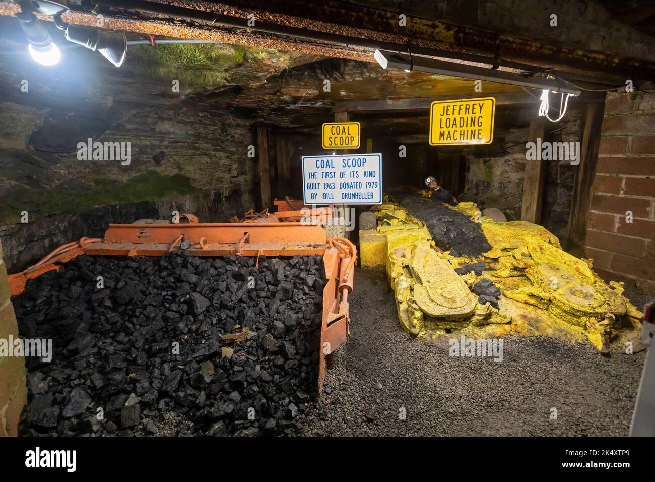 Beckley, West Virginia - attrezzatura per l'estrazione del carbone in esposizione nella miniera di carbone di Beckley Exhibition. La miniera di carbone a bassa giacitura operò durante la prima metà di o Foto Stock