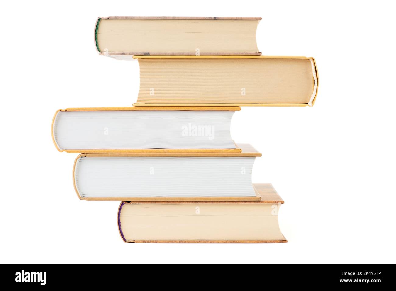 Mucchio di libri su sfondo bianco, lato blocco libro, lettura e concetto di istruzione Foto Stock