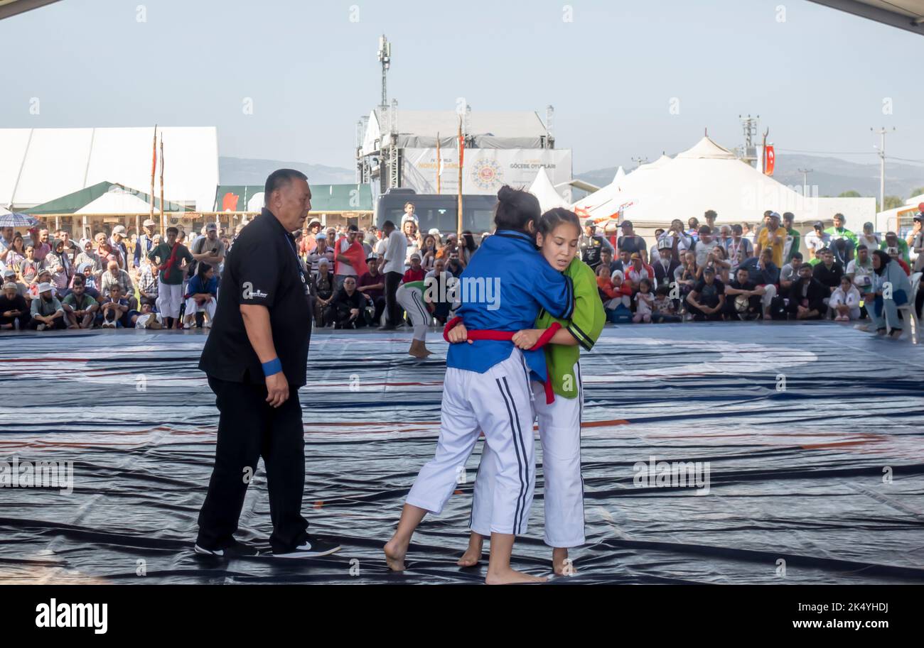 Donna cintura lotta al quarto mondo Nomad Games a Iznik, Turchia Foto Stock