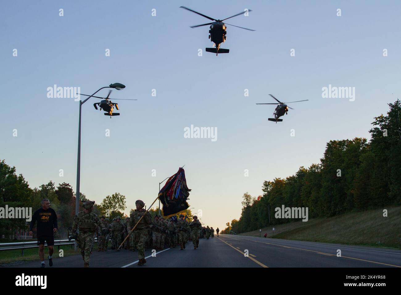 Abbiamo ricordato e onorato i soldati @10thMTN della Task Force 2-14 partecipando al Mile Mogadiscio il 30 settembre 2022. Il miglio originale era un percorso preso dai soldati da un incidente di elicottero Blackhawk ad un punto di rally tenuto dalla 10th Mountain Division su National Street durante la Battaglia di Mogadiscio il 4 ottobre 1993. Foto Stock