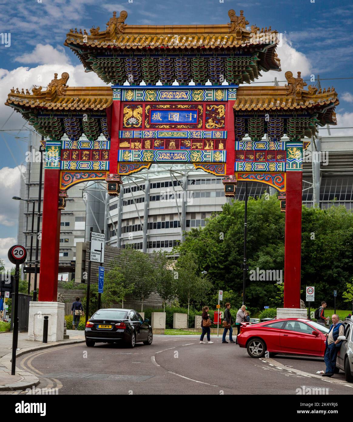 Newcastle-upon-Tyne, Inghilterra, Regno Unito. Chinatown cancello di ingresso, St Andrews Street. Foto Stock