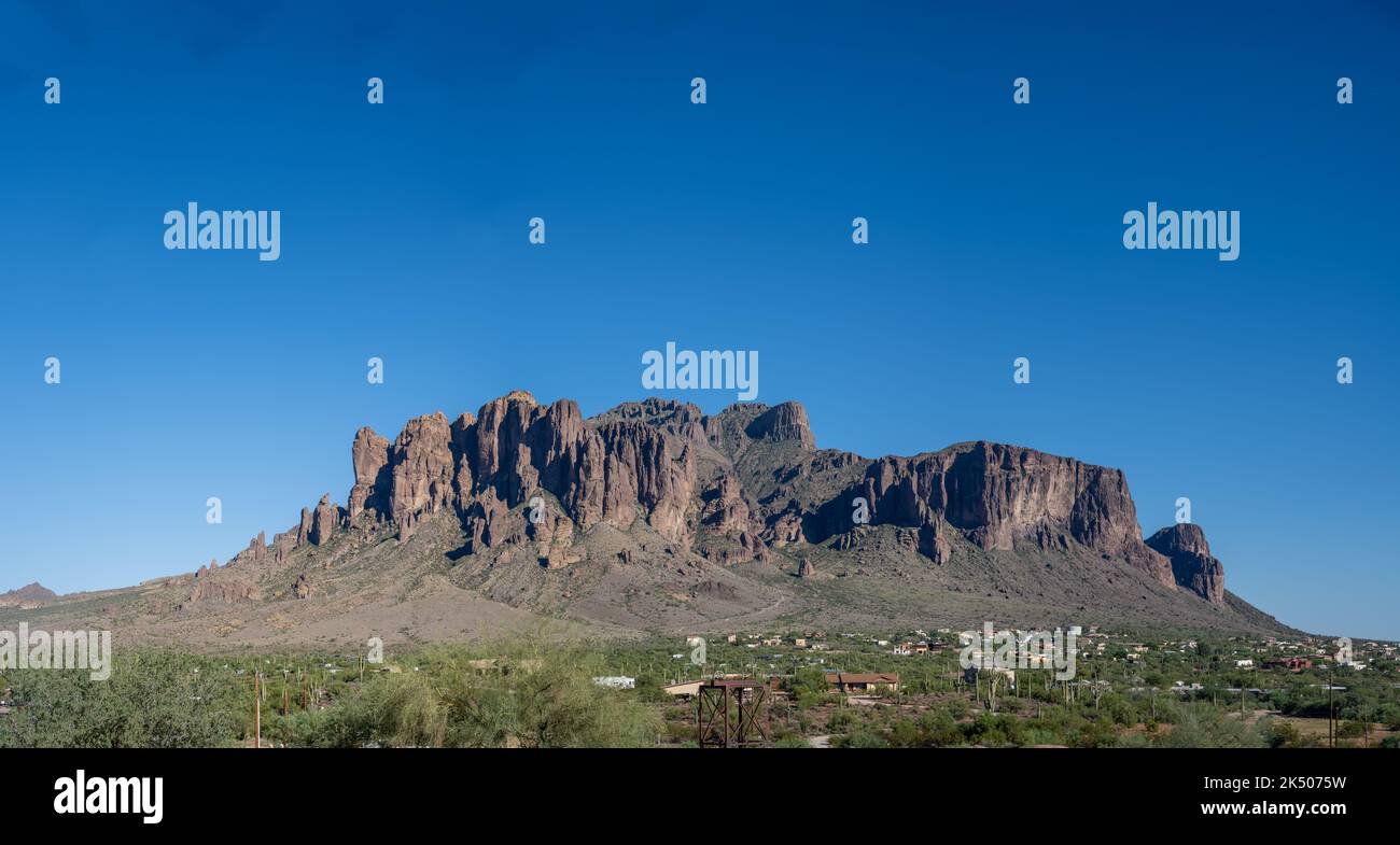 Le Superstition Mountains si trovano al di fuori di Phoenix, Arizona Foto Stock