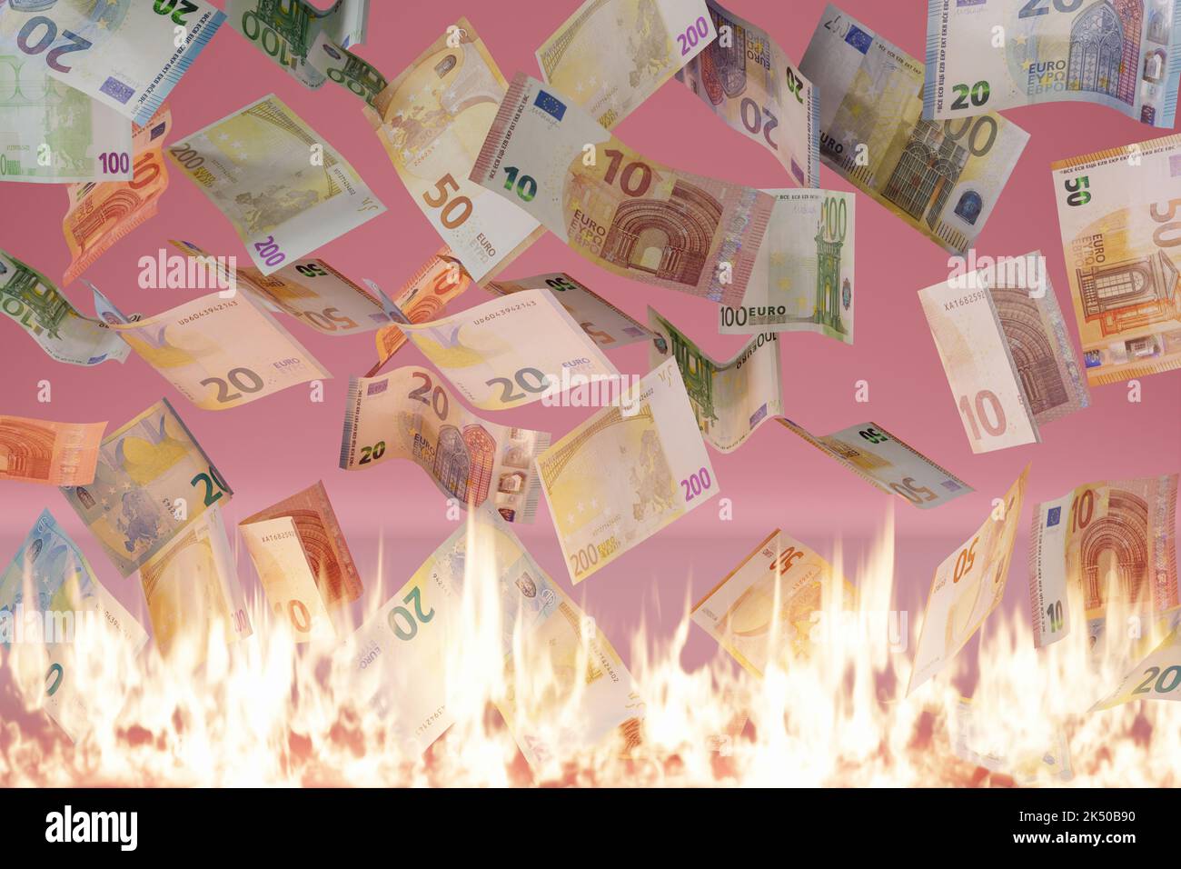 il crollo del concetto di banconota europea crash di banconote in euro cadere in fuoco bruciare denaro Foto Stock