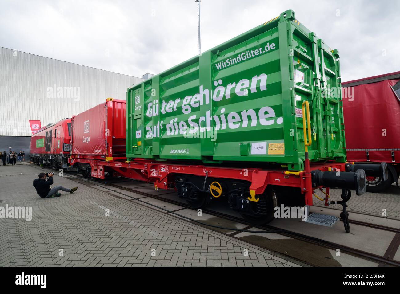 Berlino, Innotrans 2022, DB Cargo flexbler Güterwagen // Berlino, Innotrans 2022, DB Cargo Flexible Goods Wagon Foto Stock