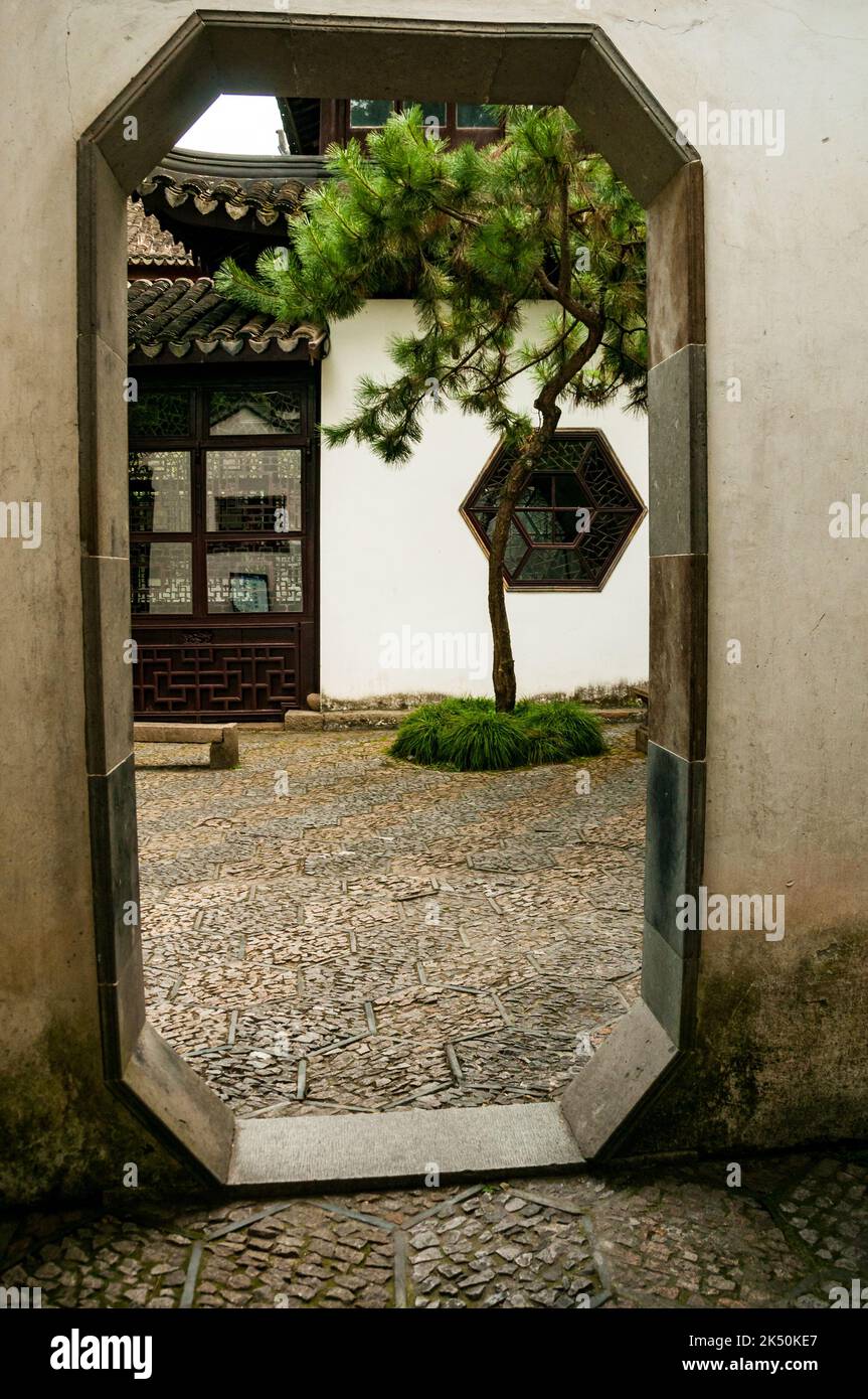 Il Giardino dell'armonia, tradotto anche nel Giardino del piacere (Pleasance), risalente al tardo periodo Qing situato vicino alla stazione della metropolitana Leqiao in su Foto Stock
