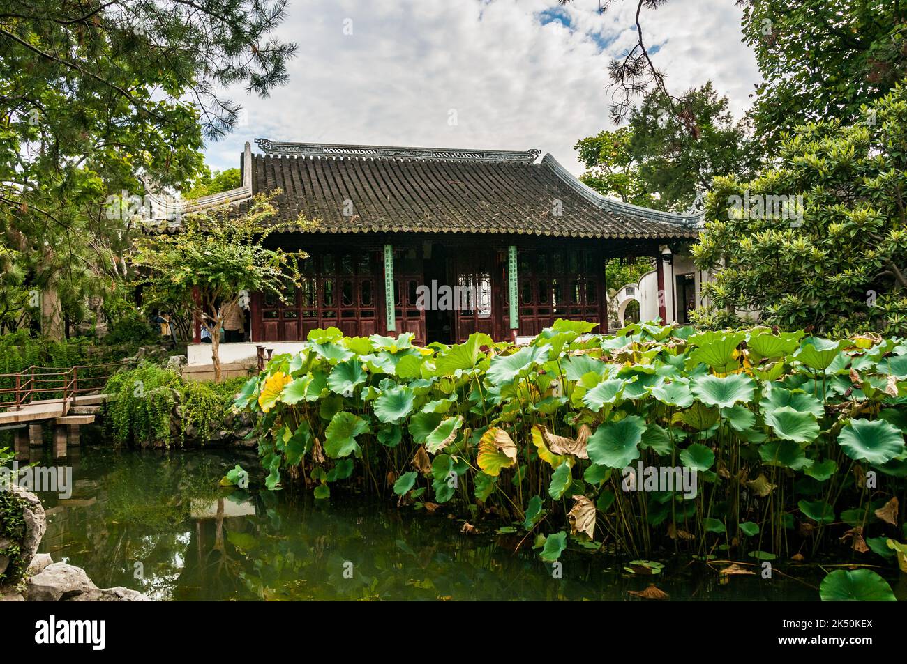 Il Giardino dell'armonia, tradotto anche nel Giardino del piacere (Pleasance), risalente al tardo periodo Qing situato vicino alla stazione della metropolitana Leqiao in su Foto Stock