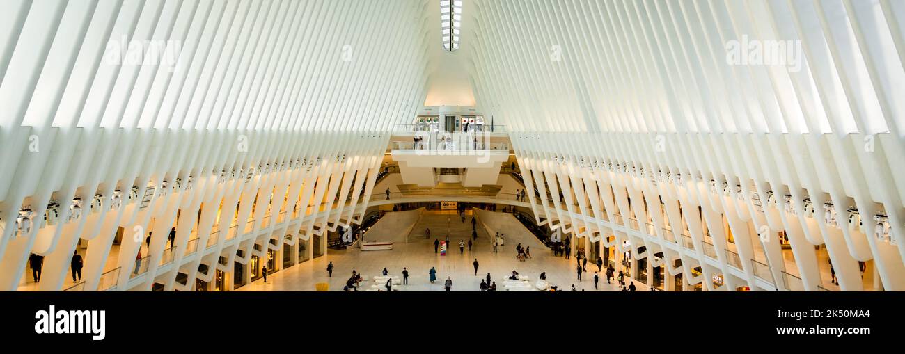 New York City, Stati Uniti d'America - 17 Settembre 2022 interno della stazione della metropolitana vicino al World Trade Center Foto Stock