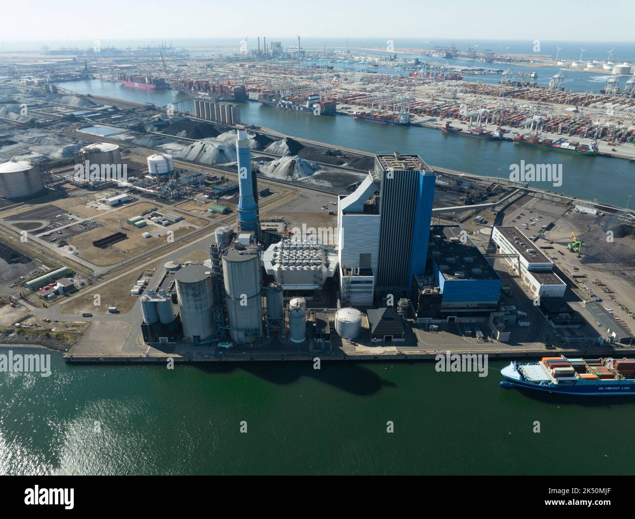 Centrale a carbone impianto di generazione di energia elettrica sul Maasvlakte nel porto di Rotterdam. Emissioni industriali dei cambiamenti climatici Foto Stock