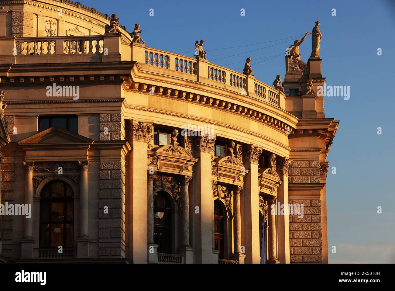 Barock, Teatro, Kunst, Kultur, Wien, Burgtheater, es ist das Österreichische Nationaltheater in der Innenstadt von Vienna mit prachtvoller Fassade Foto Stock