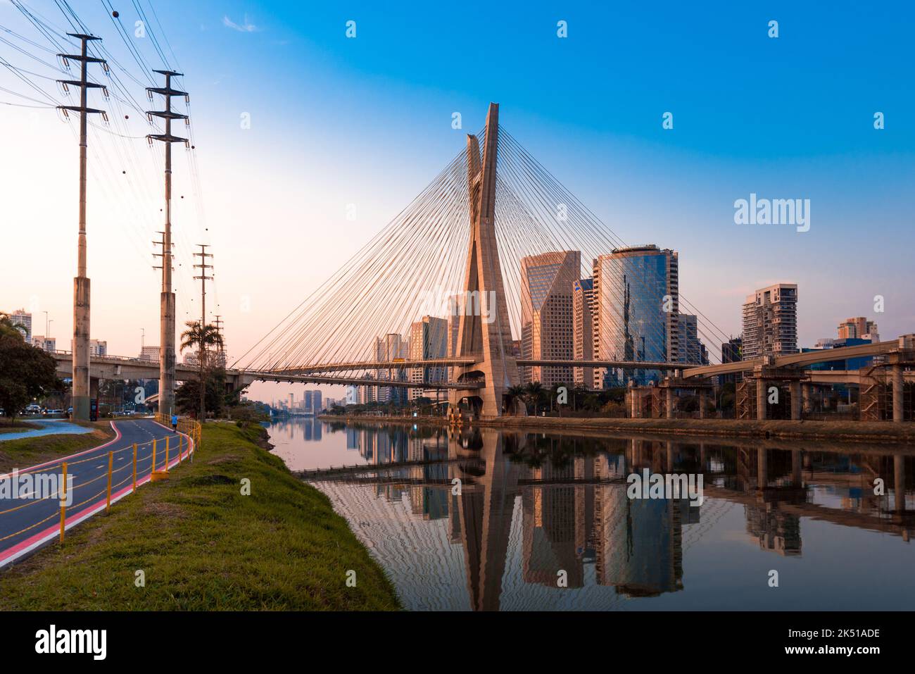 Il Ponte Octavio Frias de Oliveira di San Paolo è il Punto di riferimento della città Foto Stock