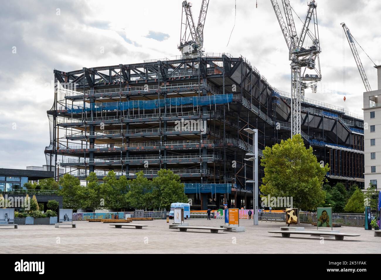 Londra, Regno Unito. 5 ottobre 2022. Il nuovo edificio della sede centrale di Google nel Regno Unito a King’s Cross in costruzione sarà aperto nel 2024 per ospitare 4.000 persone. Gli ultimi conti di Google UK mostrano che il personale ha guadagnato in media più di £385.000 dollari ciascuno nei 18 mesi fino alla fine di dicembre 2021, con un fatturato di 3,4bn milioni di sterline e 1,1bn milioni di dollari di profitti al lordo delle imposte nei 18 mesi fino alla fine di dicembre 2021. La società, che ha riportato un anno e mezzo di risultati finanziari dopo aver spostato il periodo contabile dalla fine di giugno al dicembre dello scorso anno, ha pagato 200m sterline in tasse sulle società britanniche. Credit: Stefano Chung / Alamy Live nuovo Foto Stock