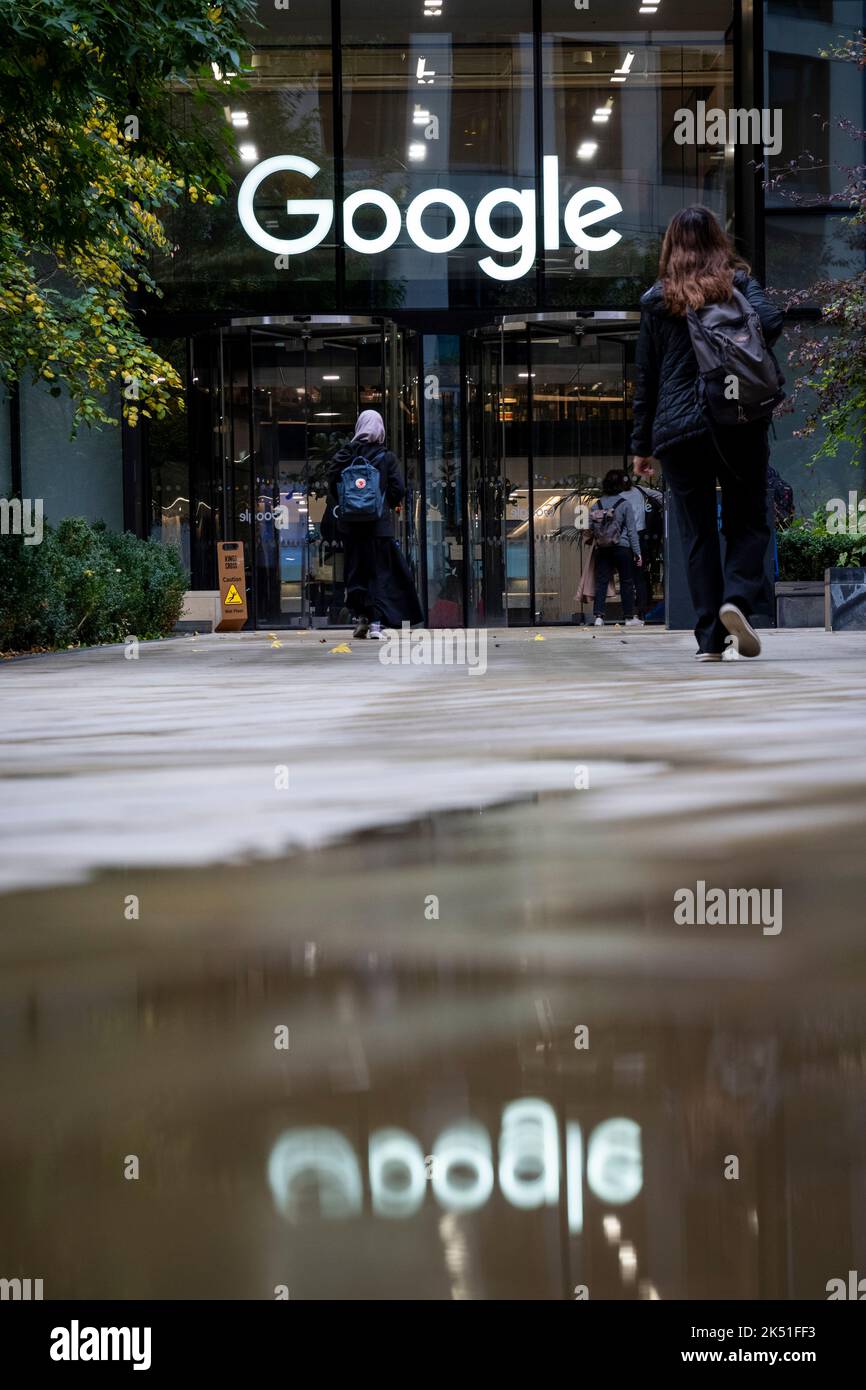 Londra, Regno Unito. 5 ottobre 2022. L'esterno dell'attuale edificio della sede centrale britannica di Google a King's Cross. Gli ultimi conti di Google UK mostrano che il personale ha guadagnato in media più di £385.000 dollari ciascuno nei 18 mesi fino alla fine di dicembre 2021, con un fatturato di 3,4bn milioni di sterline e 1,1bn milioni di dollari di profitti al lordo delle imposte nei 18 mesi fino alla fine di dicembre 2021. La società, che ha riportato un anno e mezzo di risultati finanziari dopo aver spostato il periodo contabile dalla fine di giugno al dicembre dello scorso anno, ha pagato 200m sterline in tasse sulle società britanniche. Credit: Stephen Chung / Alamy Live News Foto Stock