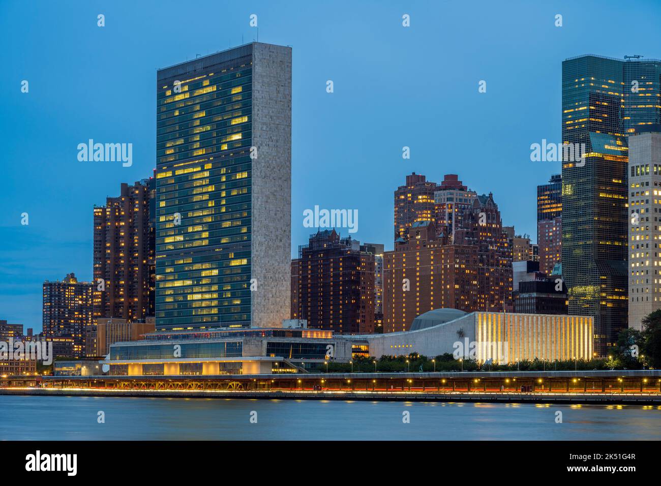 La sede delle Nazioni Unite al crepuscolo, Manhattan, New York, USA Foto Stock