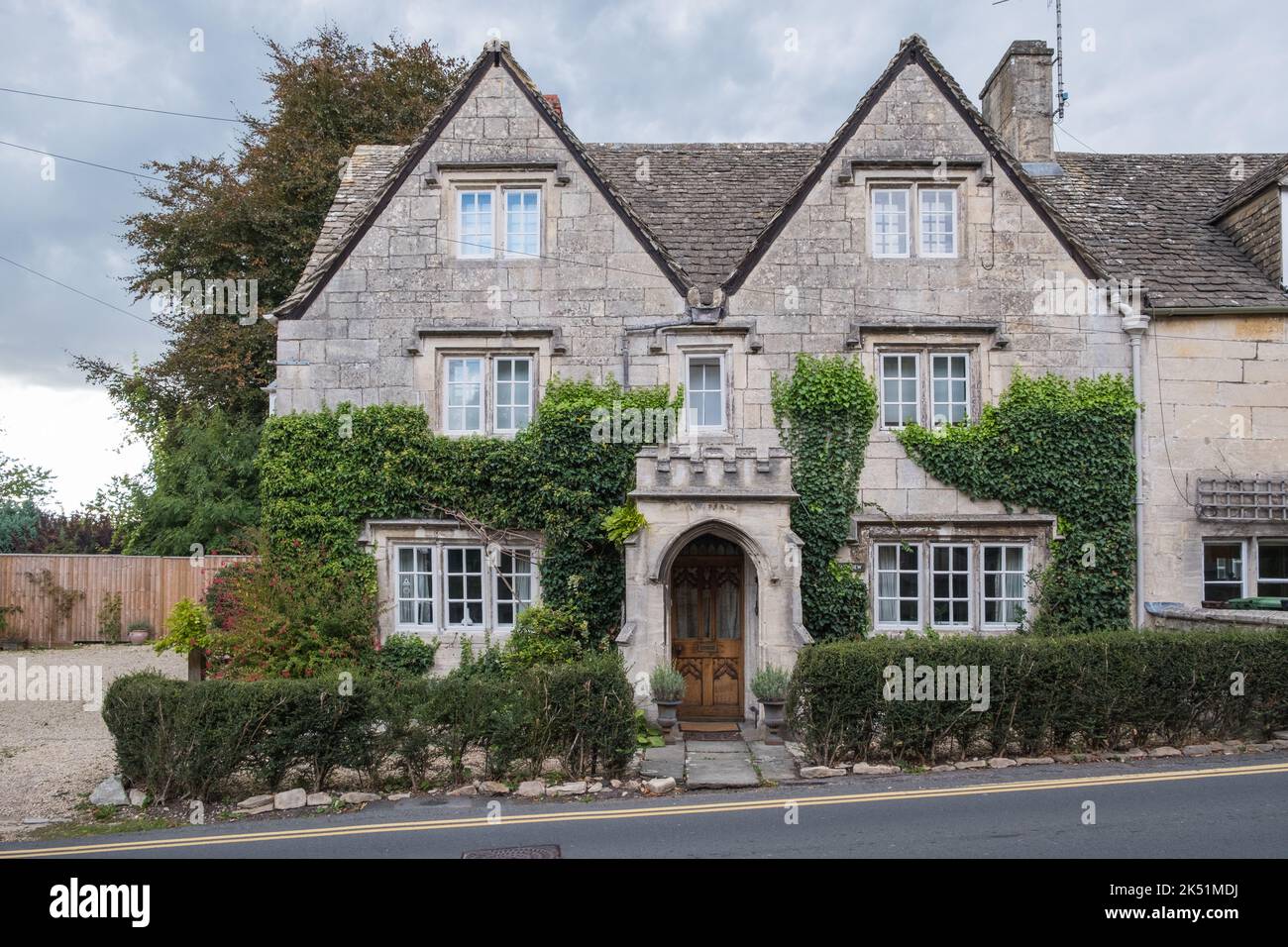 Elegante casa di pietra costruita in pietra Cotswold nella città di Cotswold di Painswick, Gloucestershire Foto Stock