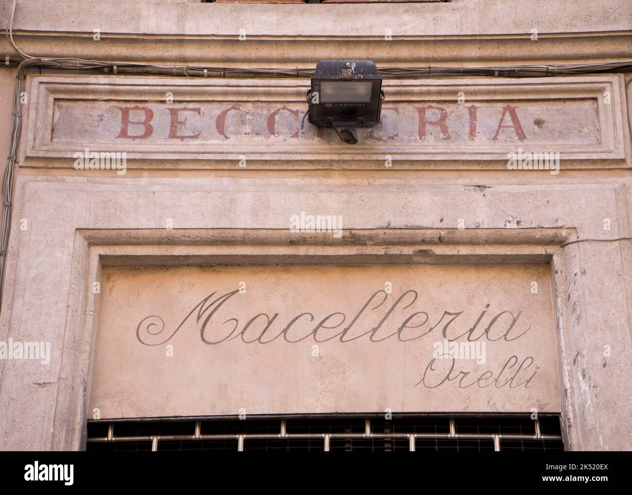 Vista e visitatori dei ristoranti del famoso quartiere mercato campo de Fiori di Roma Foto Stock
