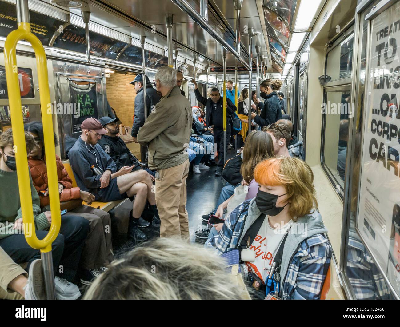 Fine settimana di metropolitana di bordo a New York il Sabato, 24 settembre 2022. (© Richard B. Levine) Foto Stock