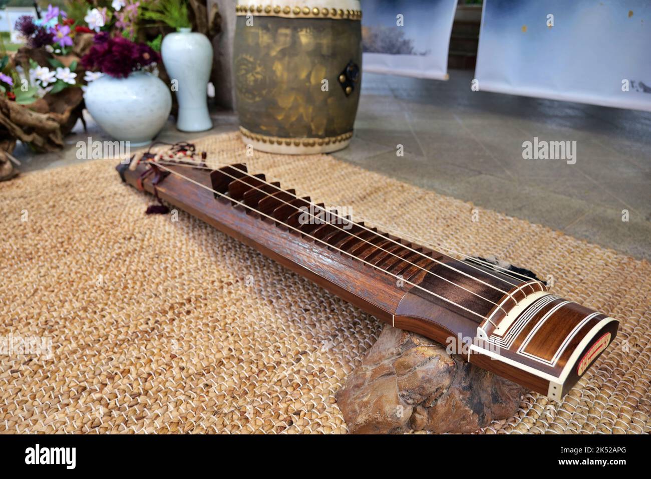 Geomungo, uno strumento tradizionale coreano a corda Foto Stock