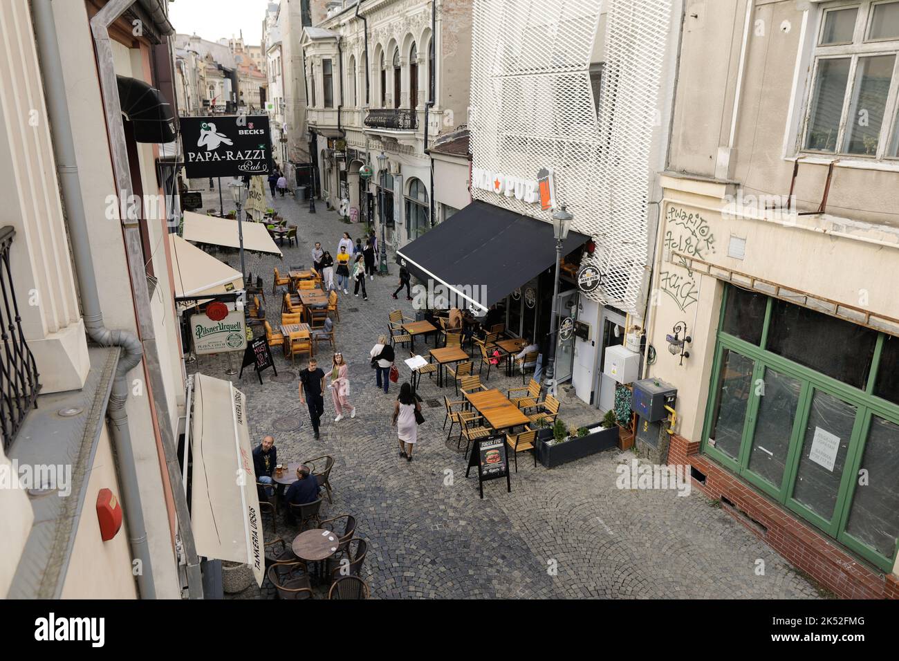 Bucarest, Romania - 5 ottobre 2022: Via nel centro storico di Bucarest. Foto Stock