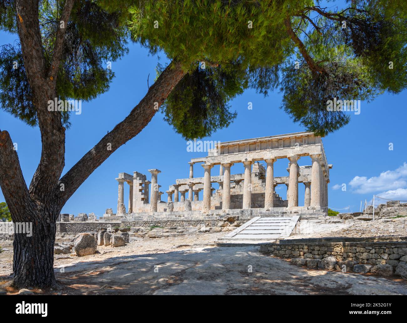 Rovine del Tempio di Aphaia, Egina, Isole Saroniche, Grecia Foto Stock