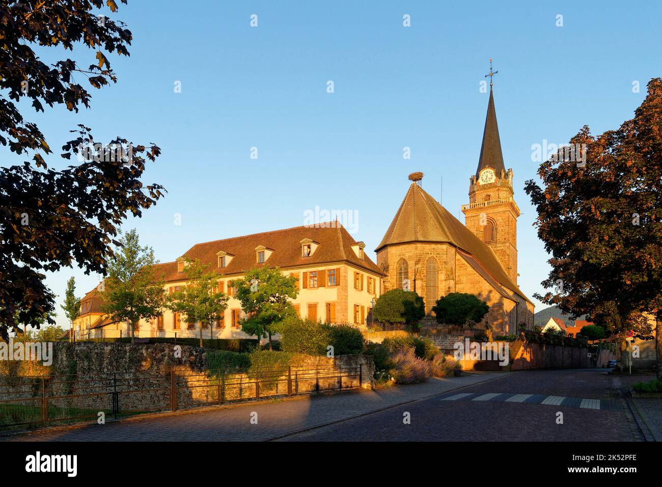 Francia, Alto Reno, strada del vino dell'Alsazia, Bergheim, antica città medievale fortificata, etichettata Les Plus Beaux Villages de France (i villaggi più belli Foto Stock