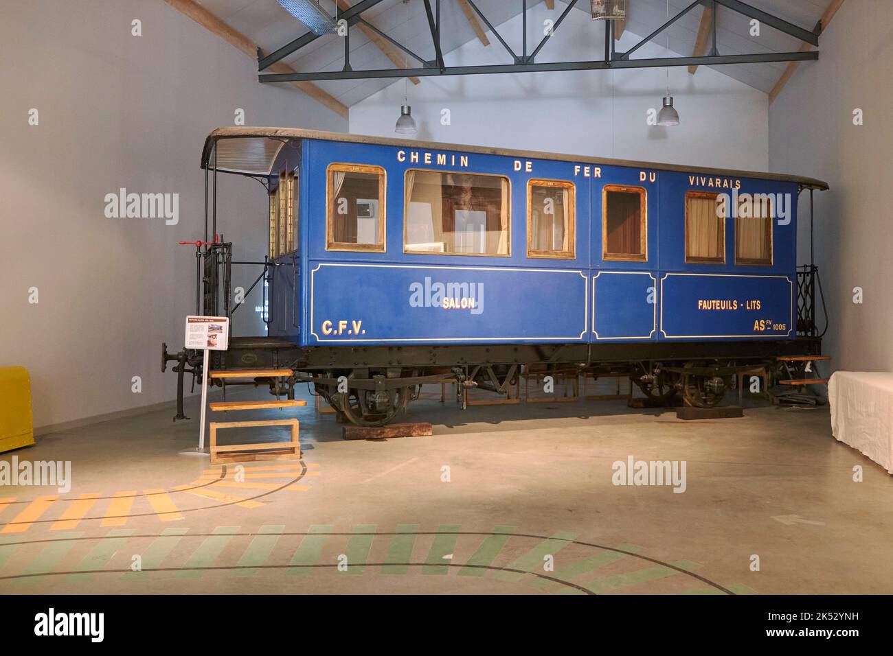 Francia, Ardeche, Saint Jean de Muzols, Museo del treno a vapore Ardeche, vecchia ferrovia Vivarais carrozza di lusso Foto Stock